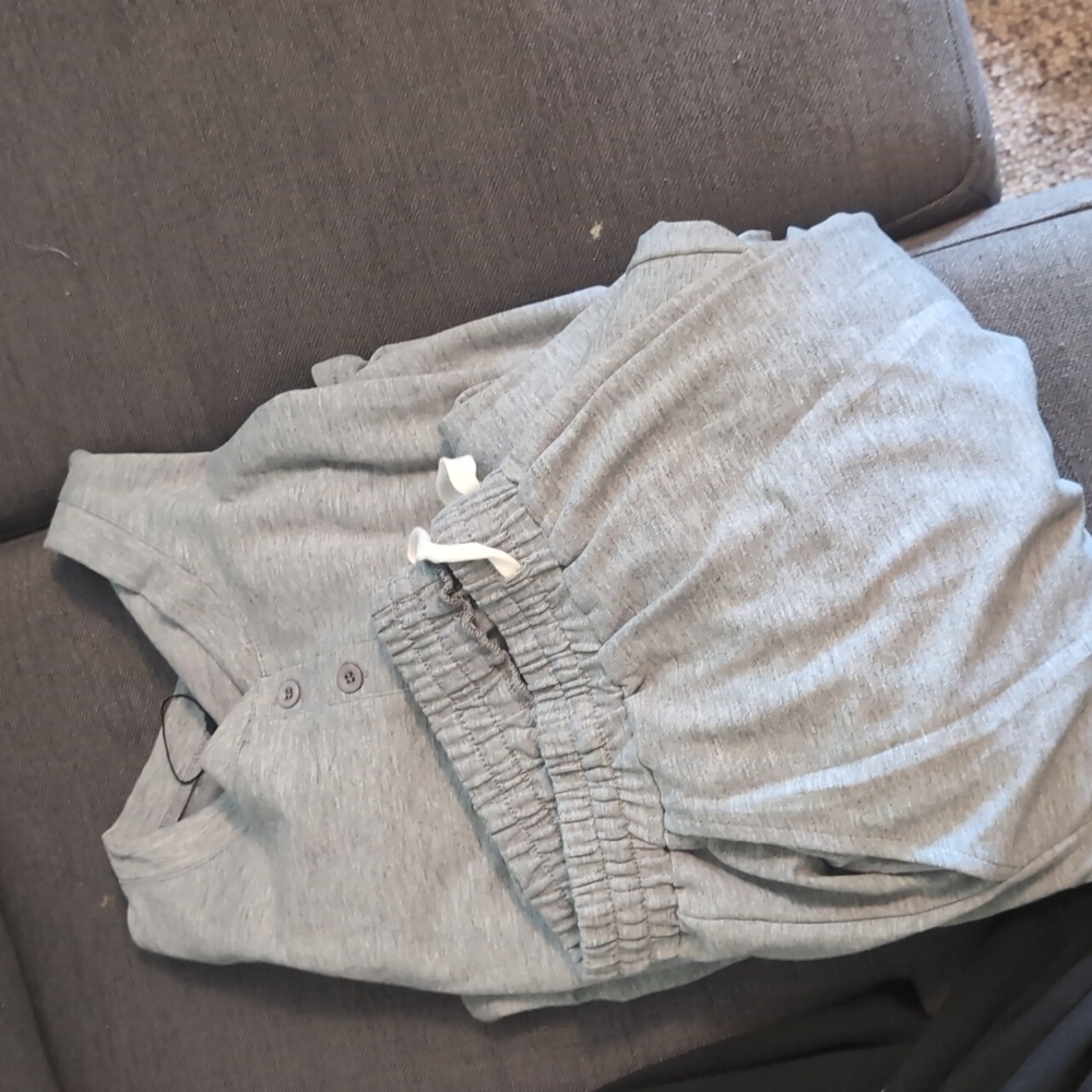 Set Of 2 Women's Pajama Or Travel Wear Matching Sets. - Picture 5 of 5